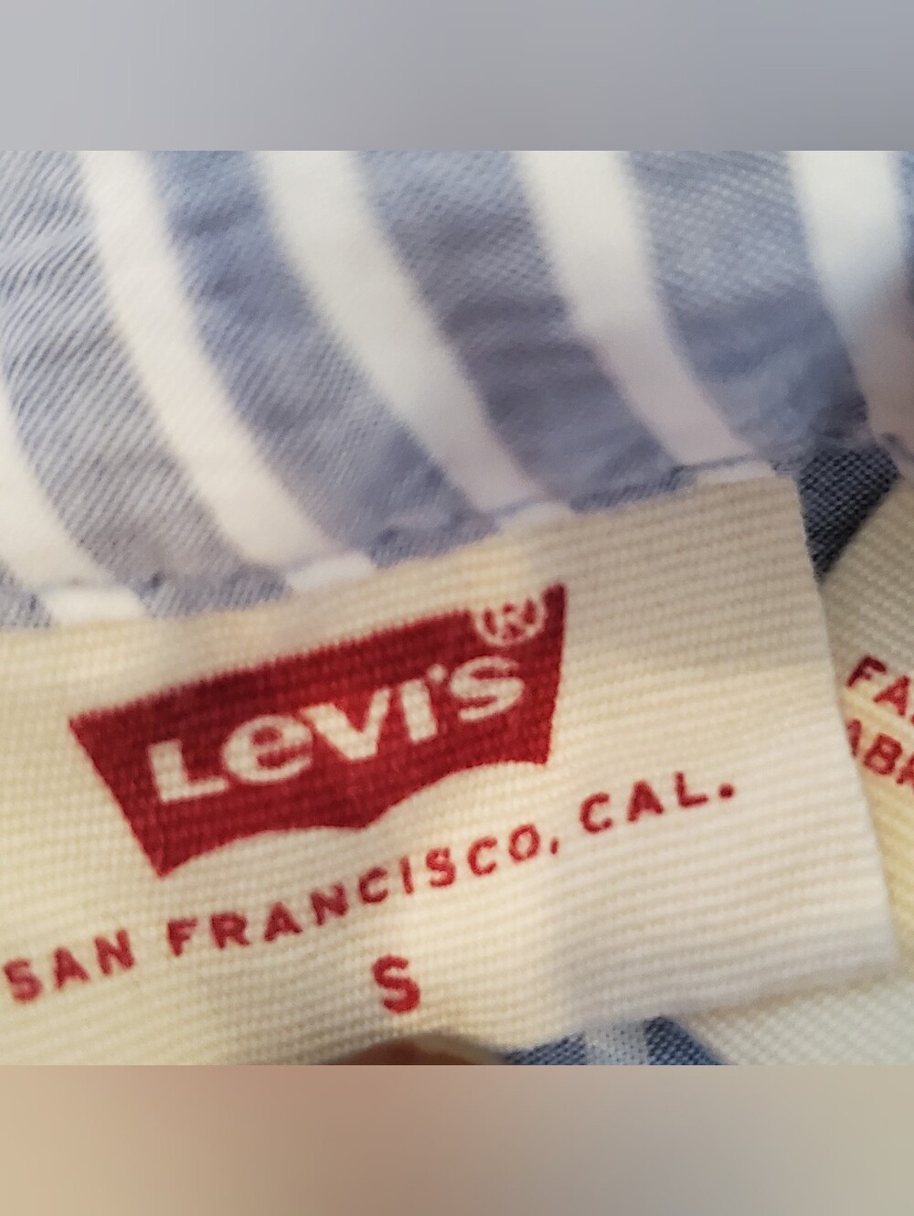 Levis Top - Picture 4 of 7